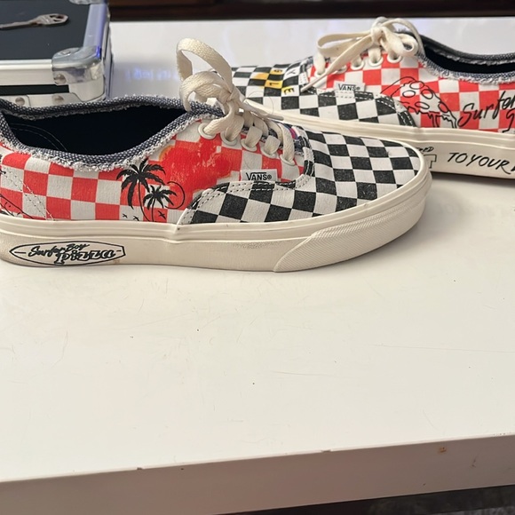 Vans - Picture 2 of 5